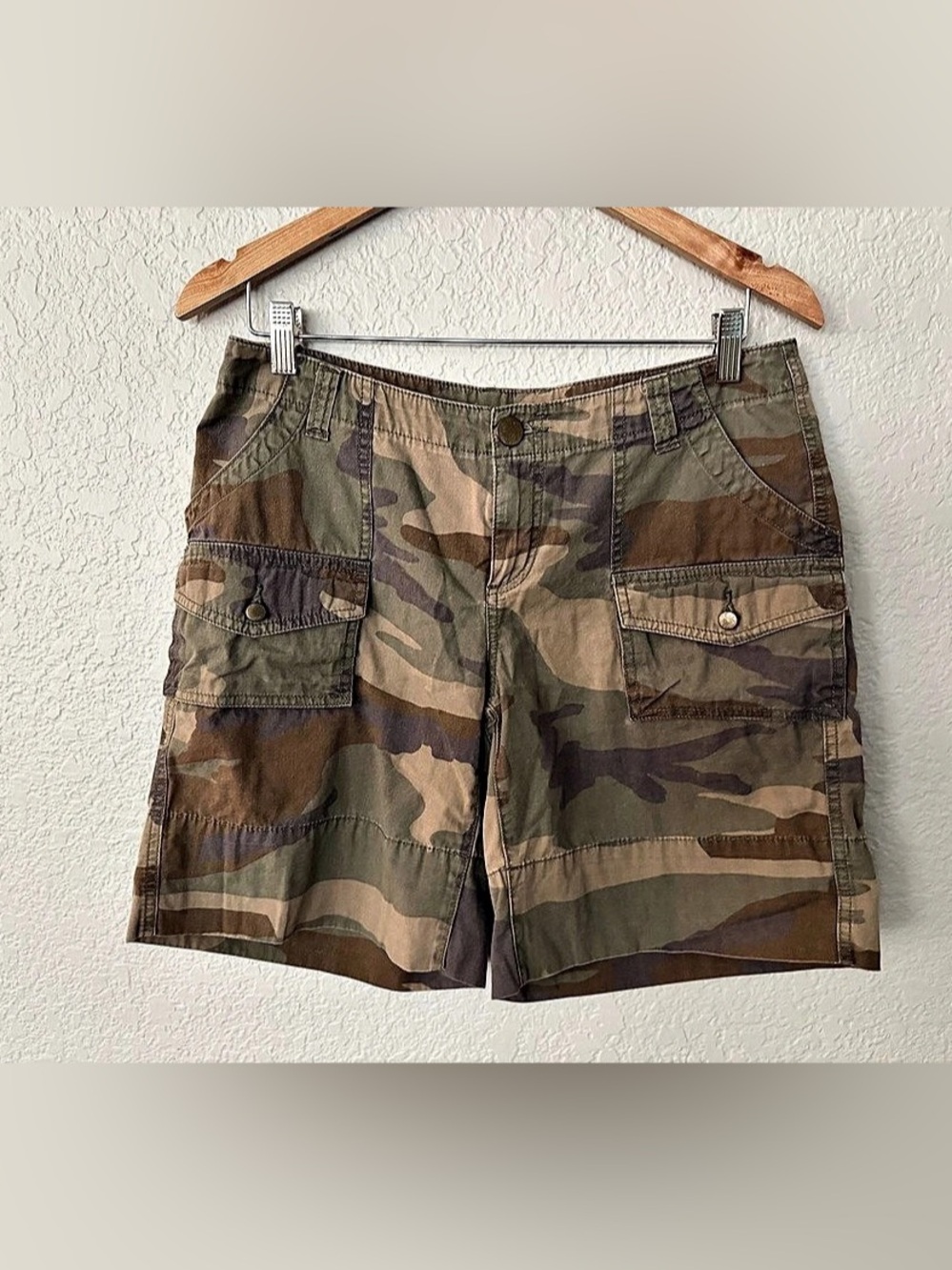 London Jean Chino Women's Camo Cargo Shorts Size 8